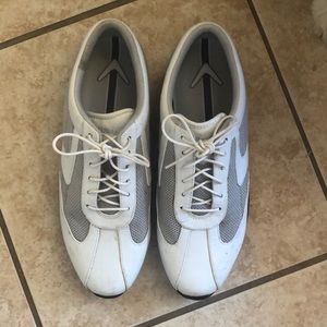 White Callaway women’s golf shoes